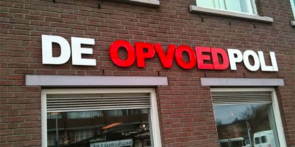 Voorgevel van het pand van Opvoedpoli Amsterdam