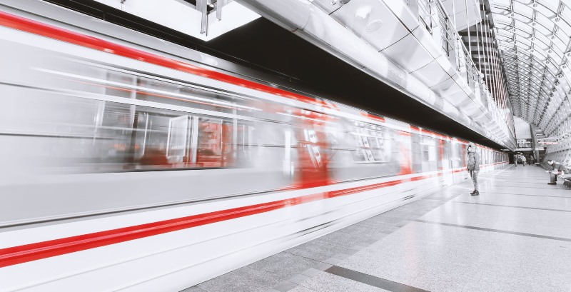 Afbeelding van een versnellende trein, symbool voor de versnelling van ehealthinnovatie